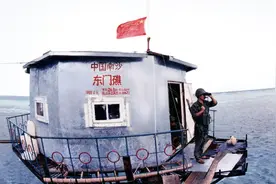 中国最远的守礁部队，21平米高脚屋35度高温，5名士兵却坚守11年视频封面