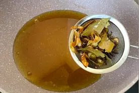 炸东西剩下的老油别直接用，教你一招，快速回清，和新油一样清澈视频封面