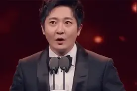 三十岁前就把话剧界奖项拿了个遍，这不是表演天才还能是什么呢！视频封面