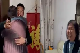 当兵的小伙休假回家，父母见到儿子惊喜万分，致敬人民子弟兵！视频封面