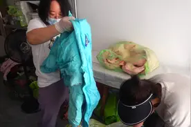 大海老爸陪读12年，高考完成共花13万，马上回家，把旧衣服卖26元视频封面