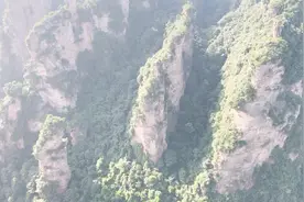 徒步上张家界空中走廊，爬了一个多小时，风景太美了视频封面