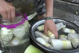 广西农村，传统的酸笋腌制方法，好吃耐留，放2年都不坏