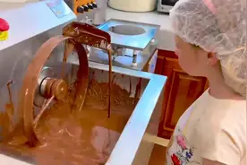 巧克力是怎么做成的，你知道吗？今天带你去看看，学习做巧克力吧视频封面