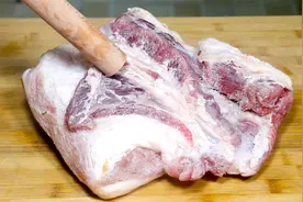 解冻猪肉最忌直接用水泡，肉店老板教我一招，简单快速跟鲜肉一样视频封面
