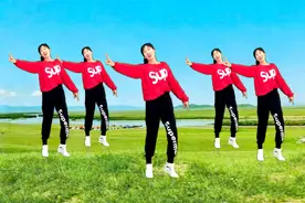风靡全国的《小苹果》百听不厌，舞蹈更好看，还跳出好身材视频封面