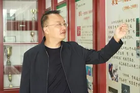 全国人大代表：建议将高考中外语科目的分值降至100分视频封面