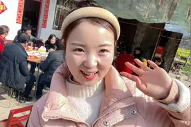 几十个亲戚都要来家里做客 妈妈头一天都在准备吃的 看看都有啥视频封面