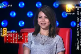 好声音：黄霄云一开唱，邓紫棋就笑了，有她当年的样子啊视频封面