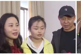 保姆不能生育抱走11月大女婴，26年后终与父母团聚，女婴已成人母视频封面