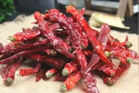 干辣椒怎么保存不回潮不发霉？农村奶奶教我土方法，放2年都不坏