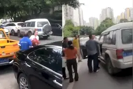 为女儿出气？27岁女子与人发生纠纷，其父亲赶到驾车猛撞对方车辆视频封面