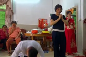 广东小伙结婚，新娘怀孕了，一家人好高兴，赶紧跪拜老祖宗保佑视频封面