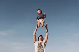 美国公民海外出生的孩子，如何办理第一本美国护照？？视频封面