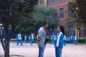 料理：学生给班主任介绍对象，一说是自己亲妈，老师：漂亮有气质视频封面