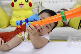 开箱熊出没光头强同款猎枪，声音一模一样，骁宝化身森林小卫士视频封面