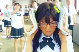丑女被同学们嫌弃，可一番打扮后，成为了校花比赛的冠军视频封面