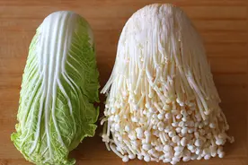 1把金针菇，1颗白菜，是我年夜饭必做拿手菜，一大盘上桌汤汁不剩