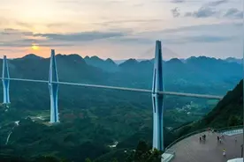 仅耗时3年，中国建成世界第一超级大桥，技术令西方国家想不到视频封面