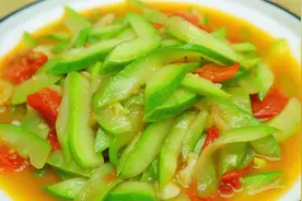 饭店的西葫芦为什么那么好吃，许多人都不知道，看大厨是如何做的视频封面