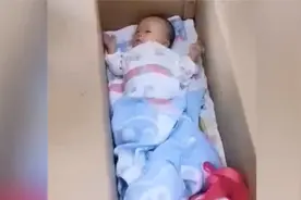 广东街头纸箱惊现一弃婴 目击者：男孩，疑患先天性疾病视频封面