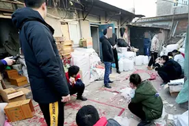 北京警方捣毁假酒窝点 一举捣毁了36处制假窝点 刑拘56人视频封面