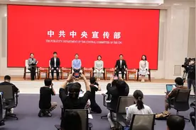 史晓刚：攻克光栅波导核心技术 智能眼镜可以像普通眼镜一样轻便视频封面