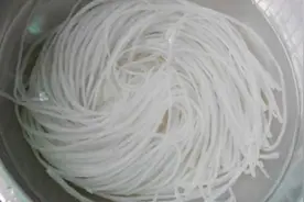泡粉条万万不可只用水泡！厨师长教你独家绝招，3分钟就泡软了！视频封面