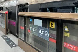 北京地铁10号线一列车在分钟寺站车载故障，目前故障已修复视频封面