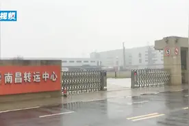 申通快递：“随便抛，烂了不要你赔” 包裹破损开口 员工偷偷拿走视频封面