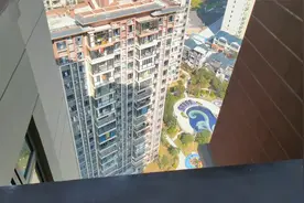 马上返回武汉了，今天去拿房产证，顺便看看新房子视频封面