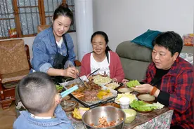 两亲家经常走动彼此照顾，像极了亲姐妹，这样的感情我确实羡慕了视频封面