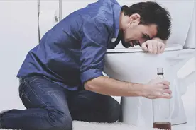 饮酒后吐黄胆水怎么回事