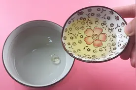 白酒里滴入食用油，好酒坏酒马上“现出原型”，抓紧告诉家人朋友视频封面