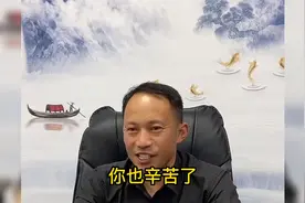 老板资助女孩的奖学金，被经理克扣，老板的做法太解气视频封面
