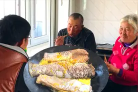 农民王小：鱼臭了东北还能吃？异香！奶奶特别做法，孙子有话说视频封面