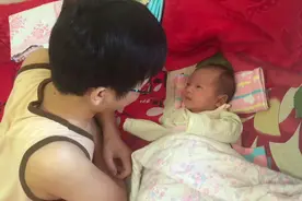 宝宝身上的奶香味是越闻越想闻，偷空就得闻几口视频封面