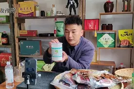 主播喻超用十堰方言带货农产品，一天卖出十多万元视频封面
