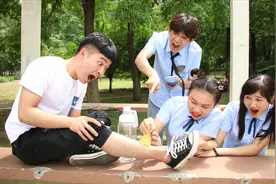 手工：学生玩真心话大冒险，无敌竟用无硼砂泥粘校长的腿毛，真逗视频封面