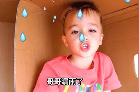 小男孩变身超级工具人,在泳池里搭建城堡,还能在里面潜水！视频封面
