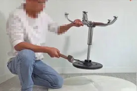 电脑椅升降杆怎样取下 转椅脚如何拆下 托盘怎么与气压杆分开