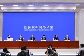 工信部：进一步加大“专精特新”中小企业培育力度视频封面