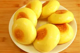 玉米面菜团子为什么用开水烫才好吃，口感好易消化，没忍住吃多了视频封面