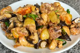 香菇生炒鸡怎样做才好吃，教你在家也能做出饭店的味道，嫩滑鲜香