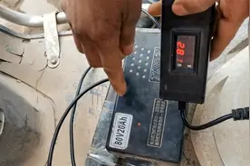 遇到组80v20A的电动车电池电压只有30伏不充电，搞好收120合理？视频封面