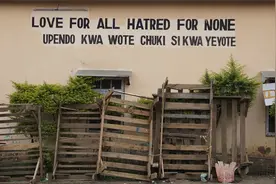 漫步在旅游城市阿鲁沙，气候凉爽宜人，好不安逸（坦桑尼亚）视频封面