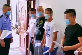 渣土车街头上演“神走位” 武汉交警追处5名驾驶员视频封面