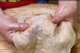 农村奶奶教我的家常薄饼，薄如纸超筋道，懒得做饭的你快来试一下