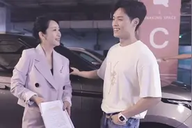 前辈带后辈！秦海璐片场教年轻演员拍吻戏，将多年经验倾囊相授视频封面