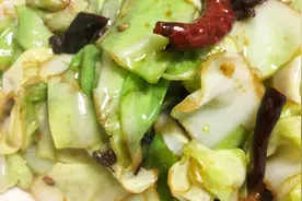 圆白菜要想好吃，一定要和辣椒炒，我们家一周做5次！